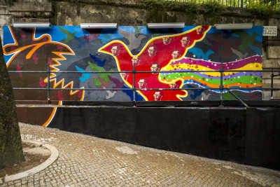 Mural na Calçada da Glória, em Lisboa, alusivo à paz e a José Afonso.