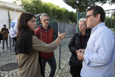 Mariana Mortágua com a secretária-geral da CGTP-IN, Isabel Camarinha e o dirigente da Frente Comum, Sebastião Santana, na manifestação em dia da greve nacional da Função Pùblica. Foto de JOÃO RELVAS/LUSA.
