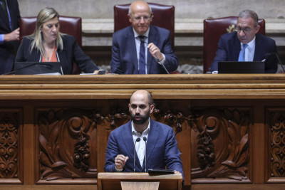 Pedro Filipe Soares no Parlamento. Foto de MIGUEL A. LOPES/LUSA.