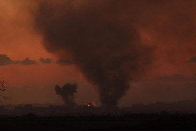 Bombardeamento em Gaza esta quarta-feira. Foto de ATEF SAFADI/EPA/Lusa.