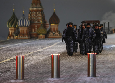 Dispositivo policial na Praça Vermelha em Moscovo. Foto de YURI KOCHETKOV/EPA/Lusa.