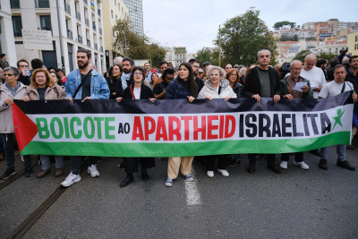 Mariana Mortágua na manifestação contra a guerra e o massacre, pela paz no Médio Oriente e uma Palestina independente.