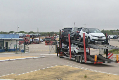 Entrada das instalações do grupo CAT em Águas de Moura.