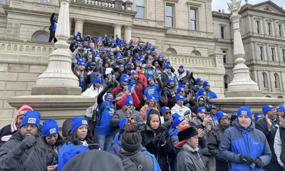 Trabalhadores dos casinos de Detroit em frente ao capitólio local. Foto do CDC.
