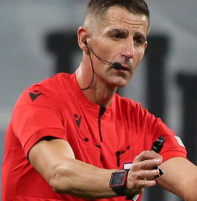 Árbitro grego Anastasios Sidiropoulos em setembro de 2021. Foto: Wikimedia Commons.