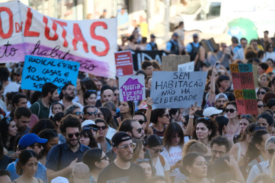 Manifestação pelo direito à habitação.