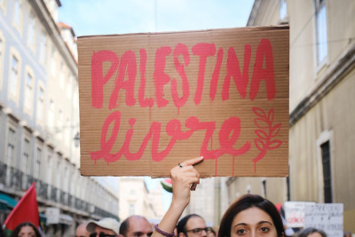 Cartaz onde se lê: "Palestina Livre".