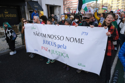 Judeus pela Paz e Justiça na manifestação em Lisboa contra o bombardeamento de Gaza.