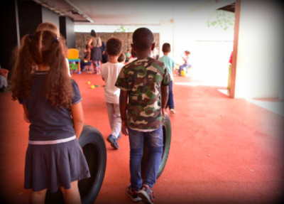 Crianças na escola.