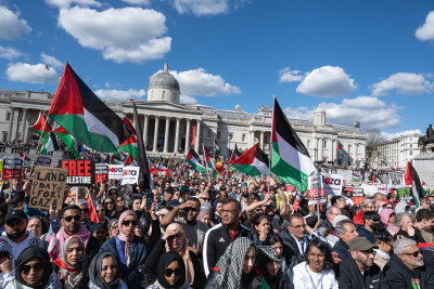 Manifestantes em Trafalgar Square