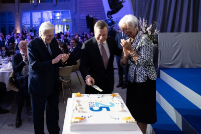 Trichet, Draghi e Lagarde festejam os 25 anos do euro