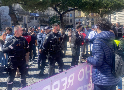 Polícia foi chamada para afastar manifestantes no 1º de Maio da CGTP no Porto.