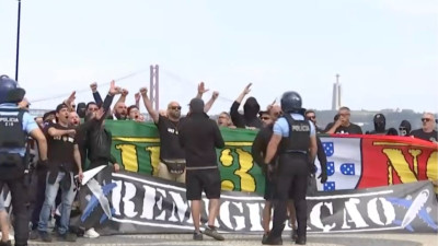 Manifestação neonazi junto ao Padrão dos Descobrimentos