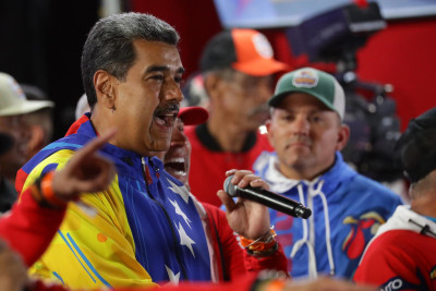 Maduro reclama vitória