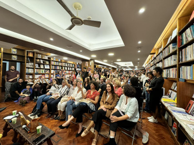 Livraria Buchholz durante a sessão de apresentação do livro