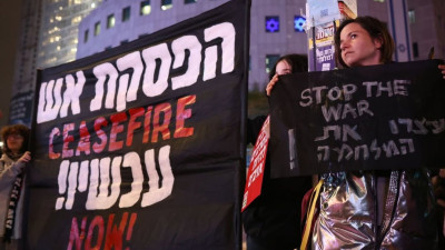 Israelitas pela paz em manifestação.