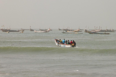 Barco na costa da Gâmbia. Foto de José Ignacio Martínez Rodríguez.