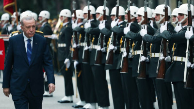 Erdogan passa revista aos cadetes da Universidade de Defesa Nacional