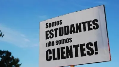Cartaz Somos estudantes não somos clientes