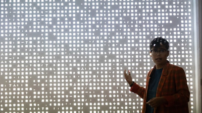 Winnie Soon apresenta asua instalação que aborda a escala e o efeito assustadores da censura imposta pelo Estado, aplicada por meio de infraestruturas digitais. 