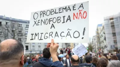 Cartaz: "o problema é a xenofobia, não a imigração".