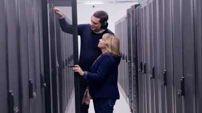 Catarina Martins na visita ao supercomputador Deucalion, em Guimarães. 