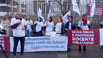 Professores no primeiro dia da caravana nacional da Fenprof