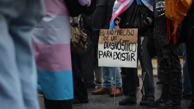 Cartaz: "Eu não preciso de diagnóstico para existir"