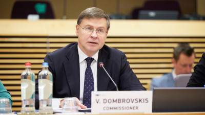 Comissário Valdis Dombrovskis. 
