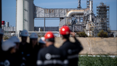 Trabalhadores da Galp na refinaria de Sines.