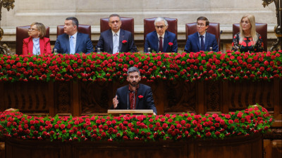 Fabian Figueiredo na Sessão Solene Comemorativa do 52.º Aniversário do 25 de Abril de 1974 na Assembleia da República.