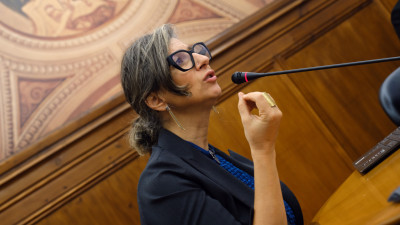 Francesca Albanese no Parlamento português em 2024. 