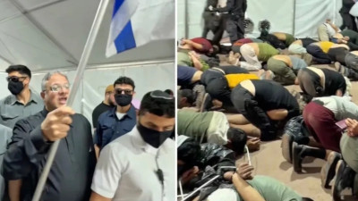 Capturas de ecrã do vídeo puplicado pelo próprio Itamar Ben-Gvir, ministro da segurança interna de Israel, no momento em que os activistas da flotilha estavam a ser humilhados e maltratados.