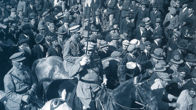 Desfile de Gomes da Costa e suas tropas após a Revolução de 28 de Maio de 1926