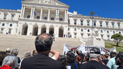 Concentração de trabahadores da Lusa em frente ao Parlamento