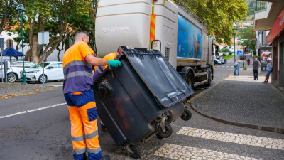 Trabalhador da Água e Resíduos da Madeira