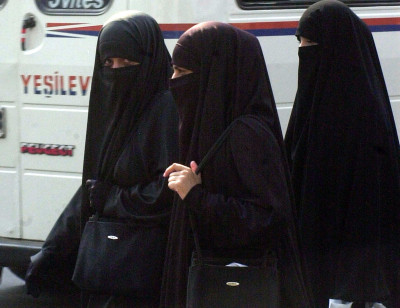 Dinamarca proíbe burqa e niqab