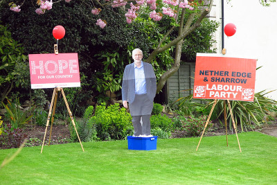 Cartazes de apoio a Corbyn. Foto de Tim Dennell/Flickr.