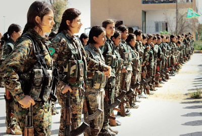 Combatentes curdas do YPG. Síria. Abril de 2016.