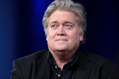 Steve Bannon preso e acusado de fraude de milhões