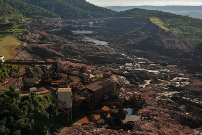 Catástrofe socioambiental provocada pela rutura da barragem da mineradora Vale em Brumadinho. Foto de Ibama, flickr.