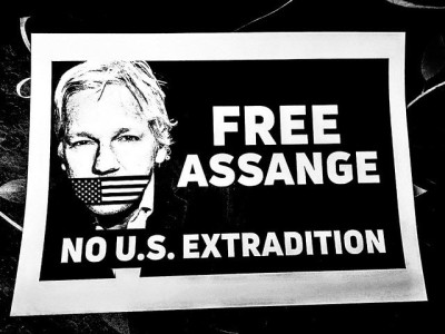 Cartaz "Free Assange"