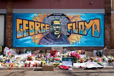 Mural em memória de George Floyd no Minesota. 