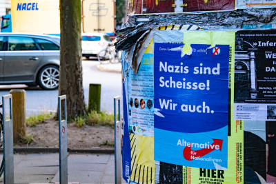 Cartaz anti-AfD. Foto de Rasande Tyskar/Flickr.