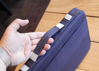 Mala com computador portátil