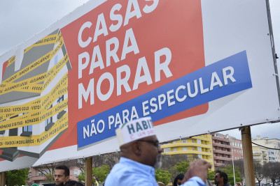 Cartaz "Casas para morar, não para especular