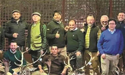 Foto publicada nas redes sociais dos caçadores responsáveis pelo abate de 540 animais na Torre Bela.