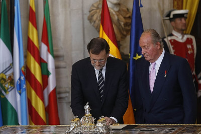 Juan Carlos de Borbón com o primeiro-ministro Rajoy na altura da sua abdicação da coroa.