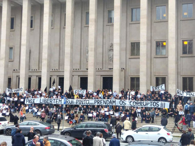 Manifestação em frente ao Tribunal da Relação do Porto