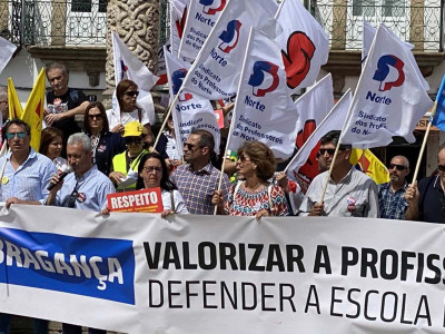 Professores em protesto esta segunda-feira em Bragança na última semana da greve rotativa por distritos. Foto da Fenprof.